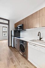 437 W 46th St in New York, NY - Foto de edificio - Building Photo