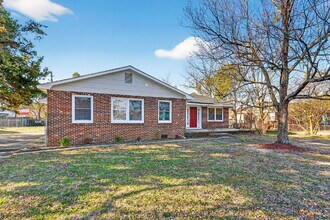 512 E McLean St in Saint Pauls, NC - Building Photo - Building Photo