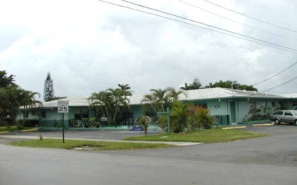 50 SE 3rd Ave in Dania Beach, FL - Building Photo - Building Photo