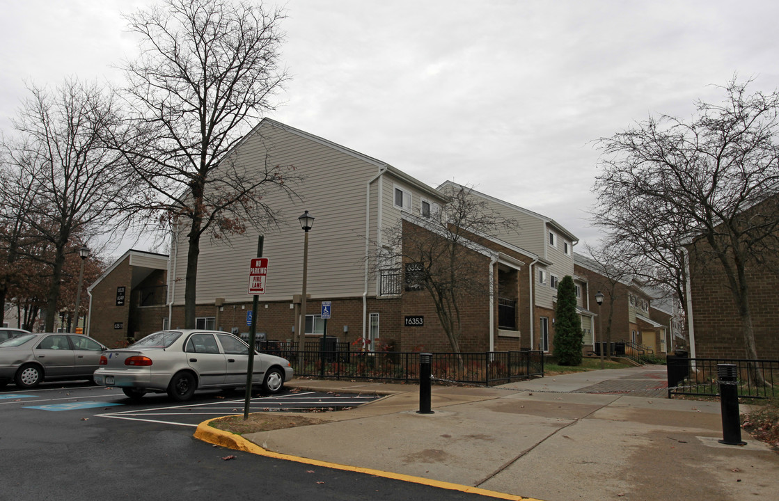 Strawbridge Square in Alexandria, VA - Building Photo