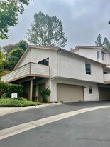 4577 CHATEAU Dr in San Diego, CA - Building Photo