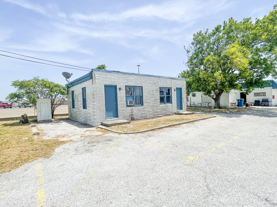 2002 W Wheeler Ave in Aransas Pass, TX - Building Photo