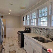 2781 N Bellflower Blvd in Long Beach, CA - Building Photo - Building Photo