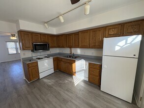 2452 Wakefield Dr in Decatur, IL - Building Photo - Building Photo