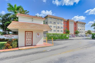 5300 Washington St in Hollywood, FL - Building Photo - Building Photo