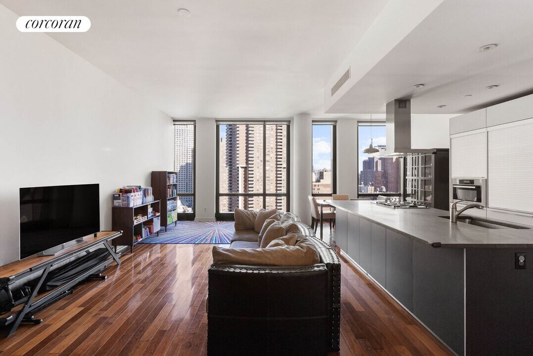 101 Warren St in New York, NY - Building Photo