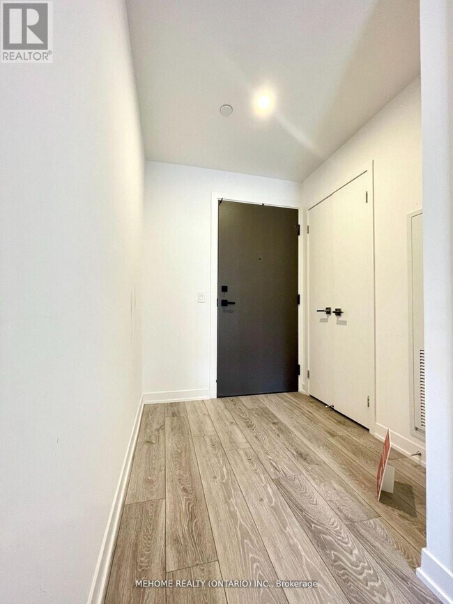 15 Holmes Ave in Toronto, ON - Building Photo - Building Photo