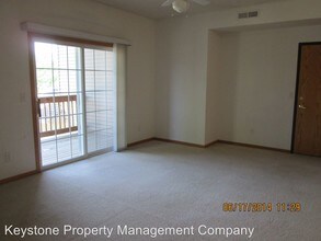 2780 Triple Crown Ln-Unit -#8 in Iowa City, IA - Building Photo - Building Photo