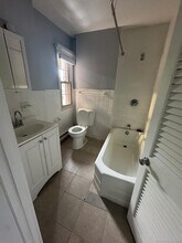 240 Oak St, Unit 7 in Bridgeport, CT - Building Photo - Building Photo