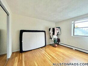 26 Allston St, Unit 11 in Boston, MA - Foto de edificio - Building Photo
