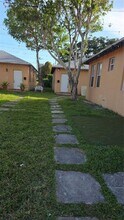 2924 SW 26th St in Miami, FL - Building Photo - Building Photo