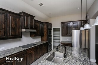 317 Strait Ln in Waxahachie, TX - Foto de edificio - Building Photo