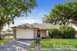 6056 Birchhill Rd in Watauga, TX - Building Photo