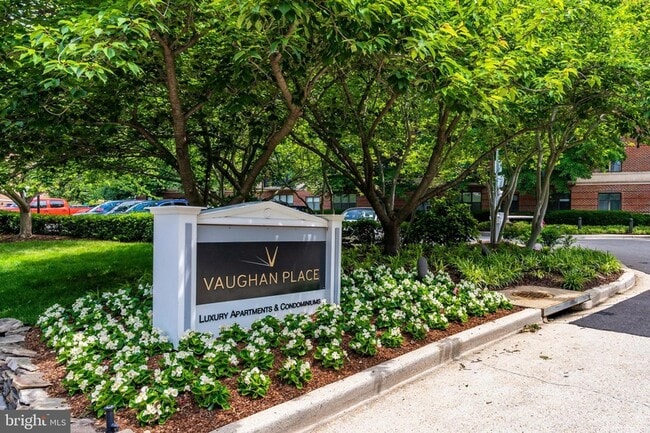 3401 38th St NW, Unit 407 in Washington, DC - Building Photo - Building Photo