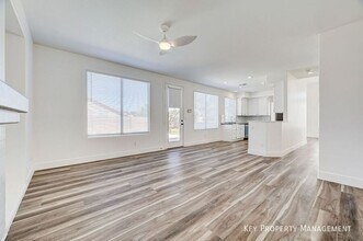 242 Farlin Cir in Henderson, NV - Building Photo - Building Photo