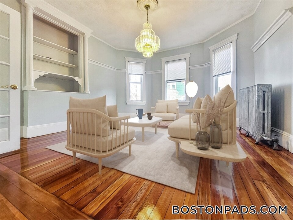 110 Howland St in Boston, MA - Building Photo