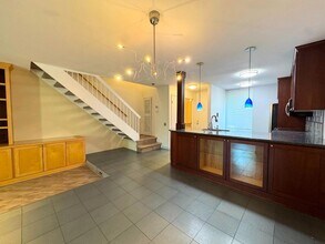 2224 Woodside Ln in Sacramento, CA - Building Photo - Building Photo