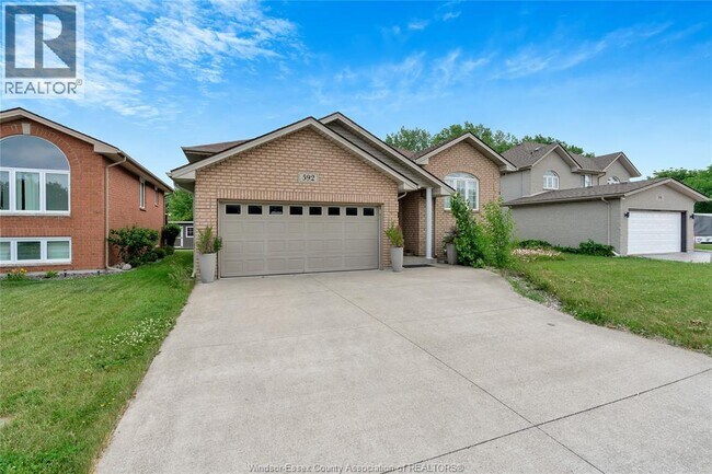 592 Banwell Dr in Windsor, ON - Building Photo - Building Photo
