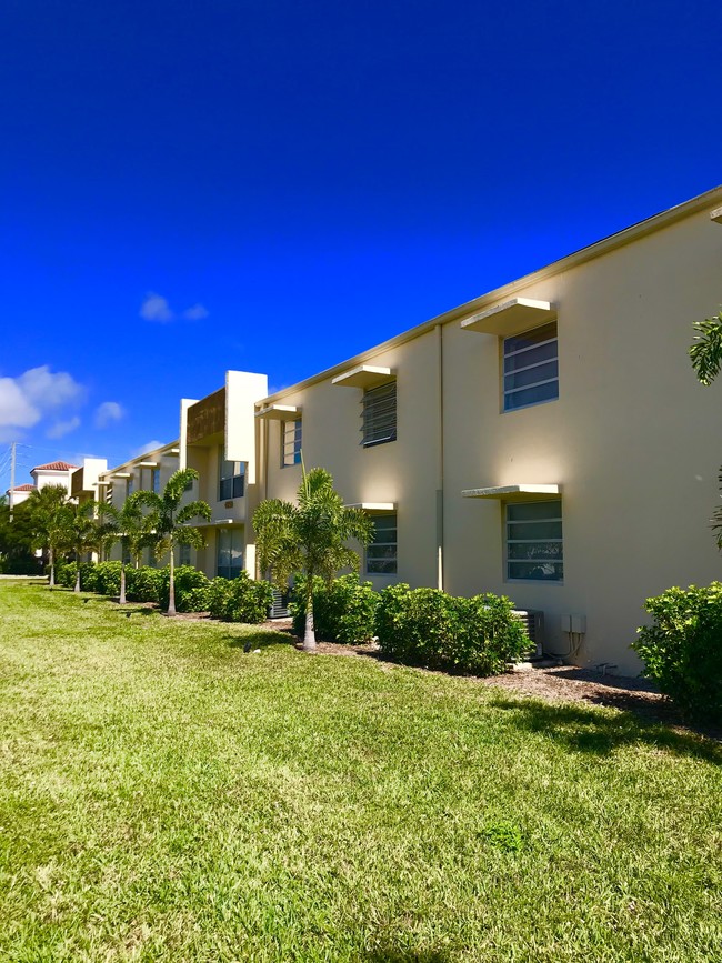 Whispering Palms Apartment Homes photo'