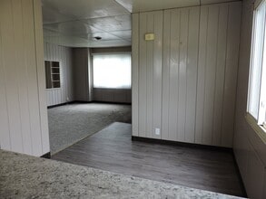 205 Byron Ave in Waterloo, IA - Foto de edificio - Building Photo