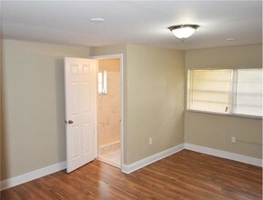 10860 NE 2nd Ct in Miami, FL - Building Photo - Building Photo