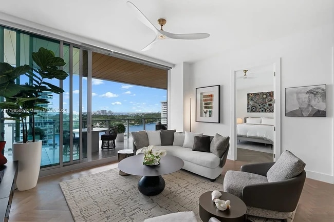 5775 Collins Ave, Unit APT 1005 in Miami Beach, FL - Building Photo - Building Photo