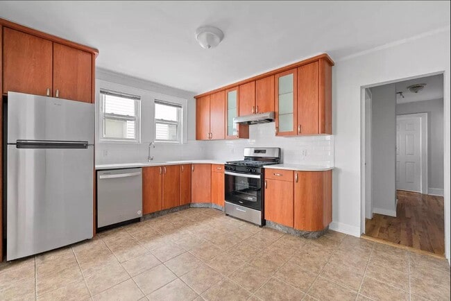 243 Maple Ave in Rockville Centre, NY - Building Photo - Building Photo