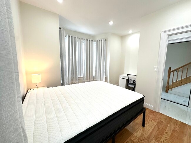 11 Burrell St, Unit 1