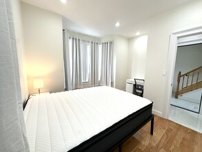 11 Burrell St, Unit 1 in Boston, MA - Building Photo - Building Photo