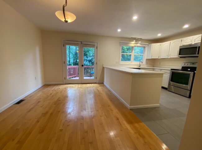 1047 Washington St in Newton, MA - Building Photo - Building Photo