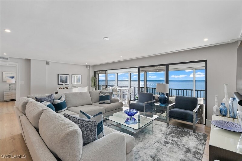 2171 Gulf Shore Blvd N in Naples, FL - Foto de edificio