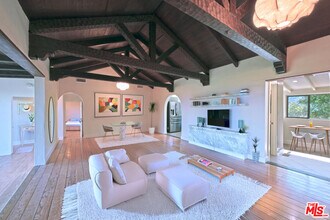 11764 Laurelcrest Dr in Los Angeles, CA - Building Photo - Building Photo