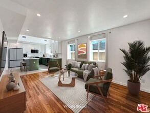 5930 Willoughby Ave in Los Angeles, CA - Building Photo - Building Photo