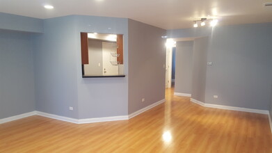 684 Quincy Bridge Ln, Unit 102 in Glenview, IL - Building Photo - Building Photo