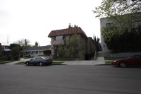 Jordan Hacienda Apartments in Canoga Park, CA - Foto de edificio - Building Photo