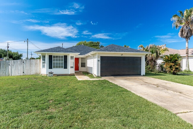 69 Stowe Rd in Mary Esther, FL - Building Photo - Building Photo