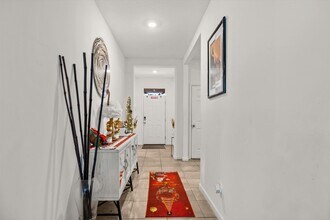 6545 NW Oaklawn Way in Port St. Lucie, FL - Foto de edificio - Building Photo