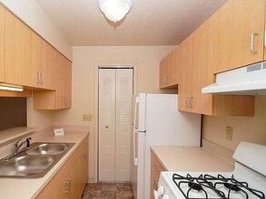 Trappers Cove Apartments in Lansing, MI - Building Photo - Building Photo