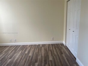 9401 Evergreen Pl in Davie, FL - Building Photo - Building Photo