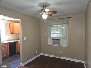3755 S Four Mile Run Dr in Arlington, VA - Building Photo - Building Photo