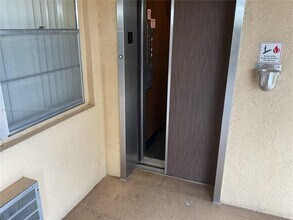 301 Cambridge Rd in Hollywood, FL - Building Photo - Building Photo