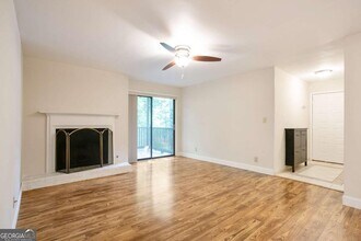 408 River Run Dr in Atlanta, GA - Building Photo - Building Photo
