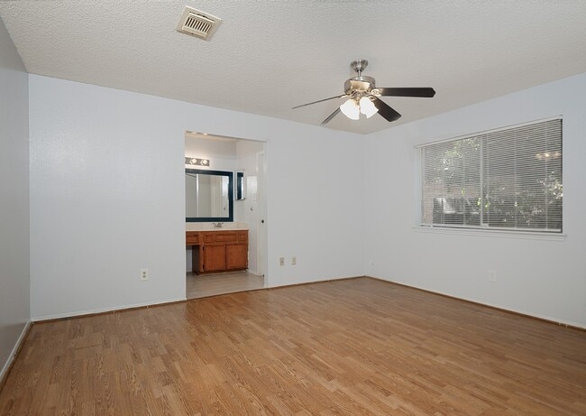 property at 6 S Pineplank Ct