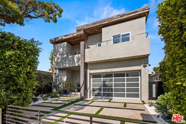 property at 6617 Lindenhurst Ave