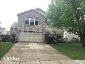 5702 N Jefferson Dr in McCordsville, IN - Building Photo