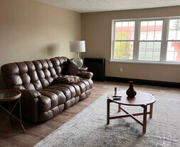 110 Washington St, Unit The Studio in Manistee, MI - Building Photo