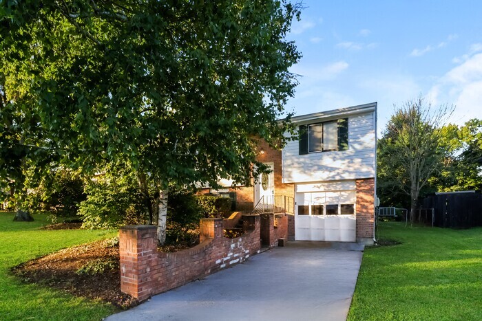 64 Waterside Way in Covington, KY - Building Photo