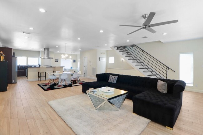 3045 Clinton Dr