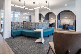 Nexus On Holmes in Huntsville, AL - Foto de edificio - Building Photo