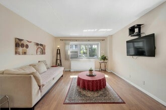 470 Halstead Ave in Harrison, NY - Building Photo - Building Photo